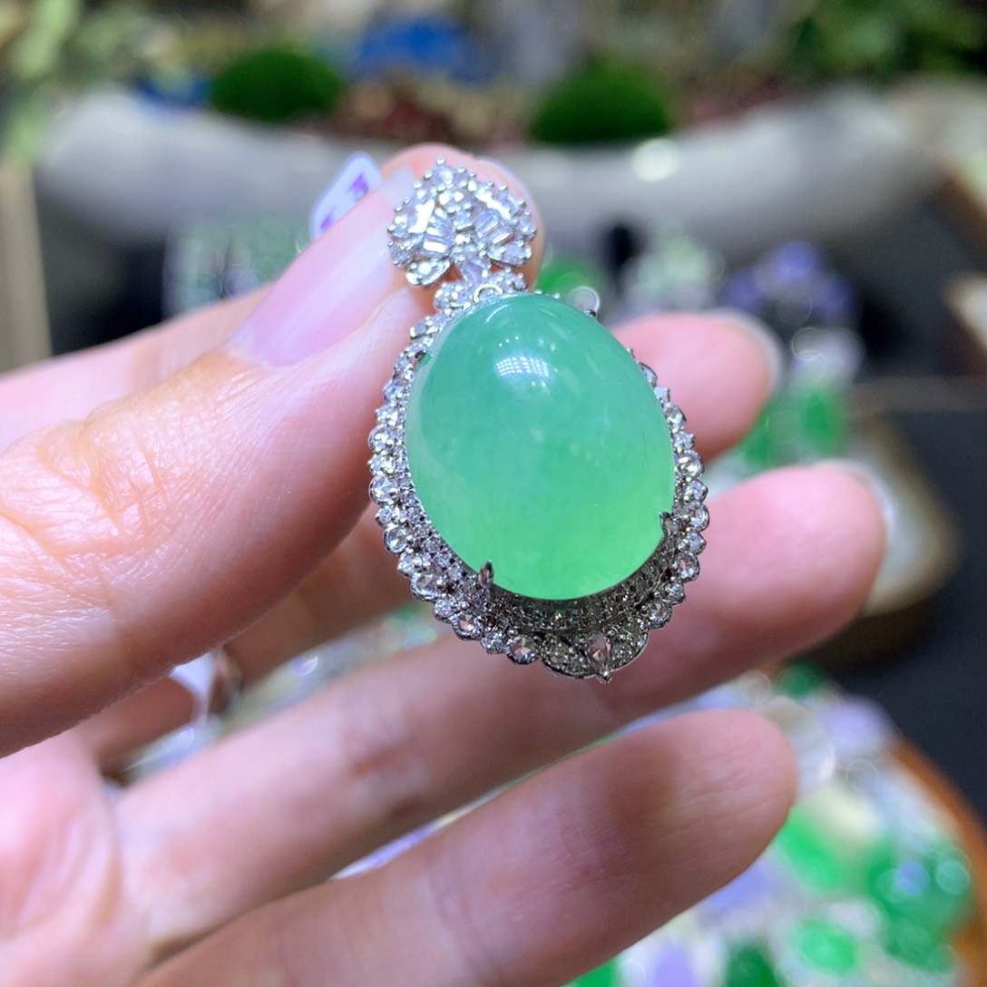 【闪购商品】翡翠颈饰18K金镶嵌翡翠吊坠项链