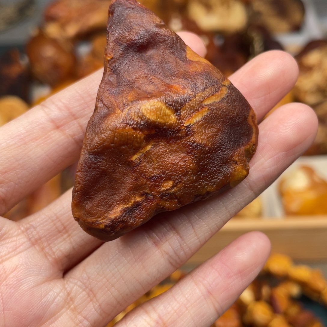 琥珀珠宝奇石未镶嵌