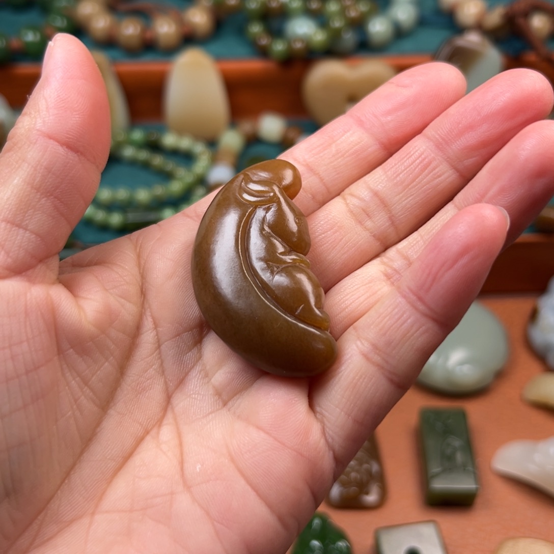 ****&和田玉未镶嵌颈饰