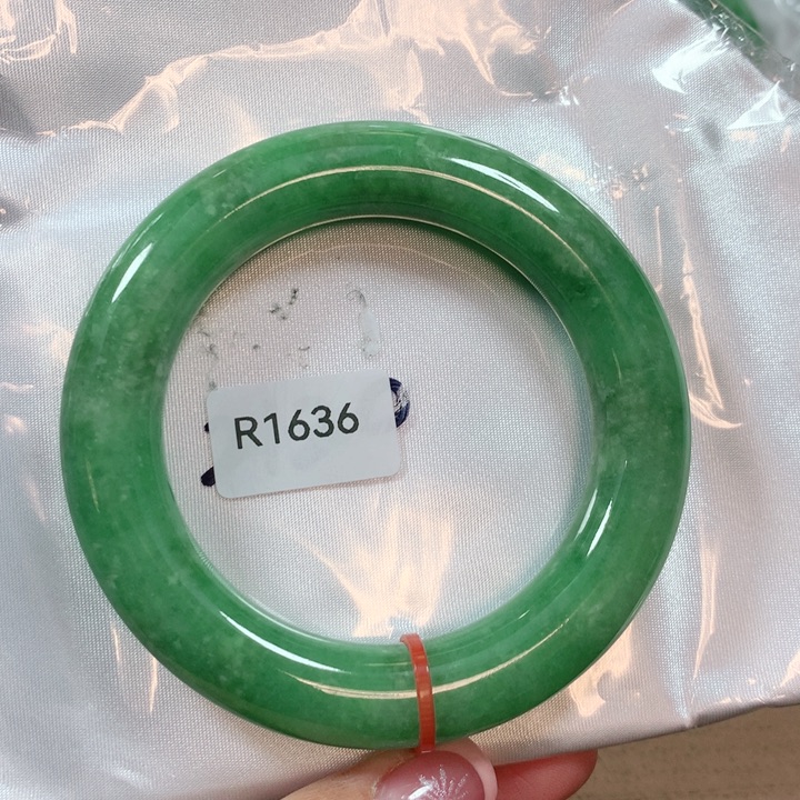 翡翠手镯未镶嵌天然翡翠手镯57