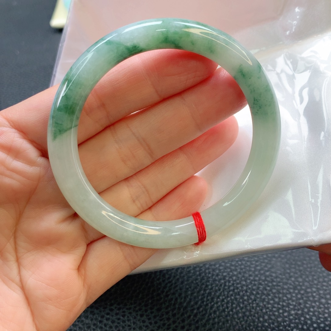 翡翠手镯未镶嵌56圆