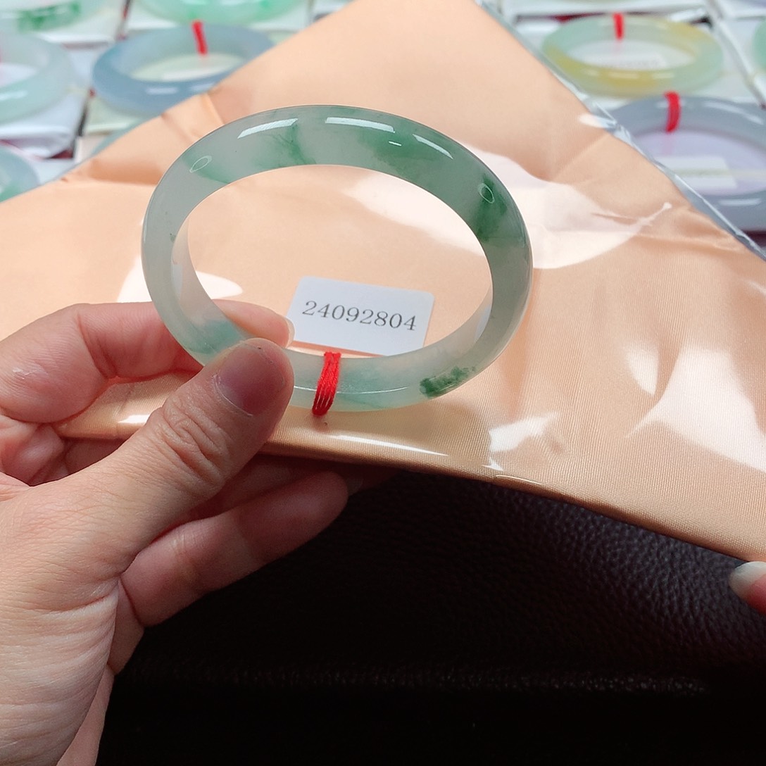 翡翠手镯（贵妃镯）未镶嵌天然A货翡翠手镯