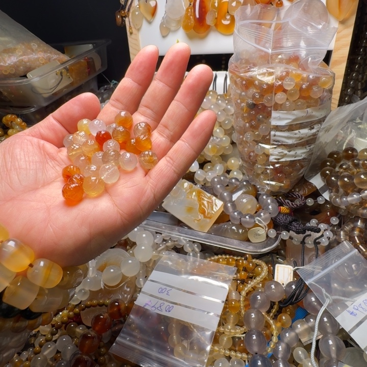 白***水玛瑙/玉髓颈饰未镶嵌0090