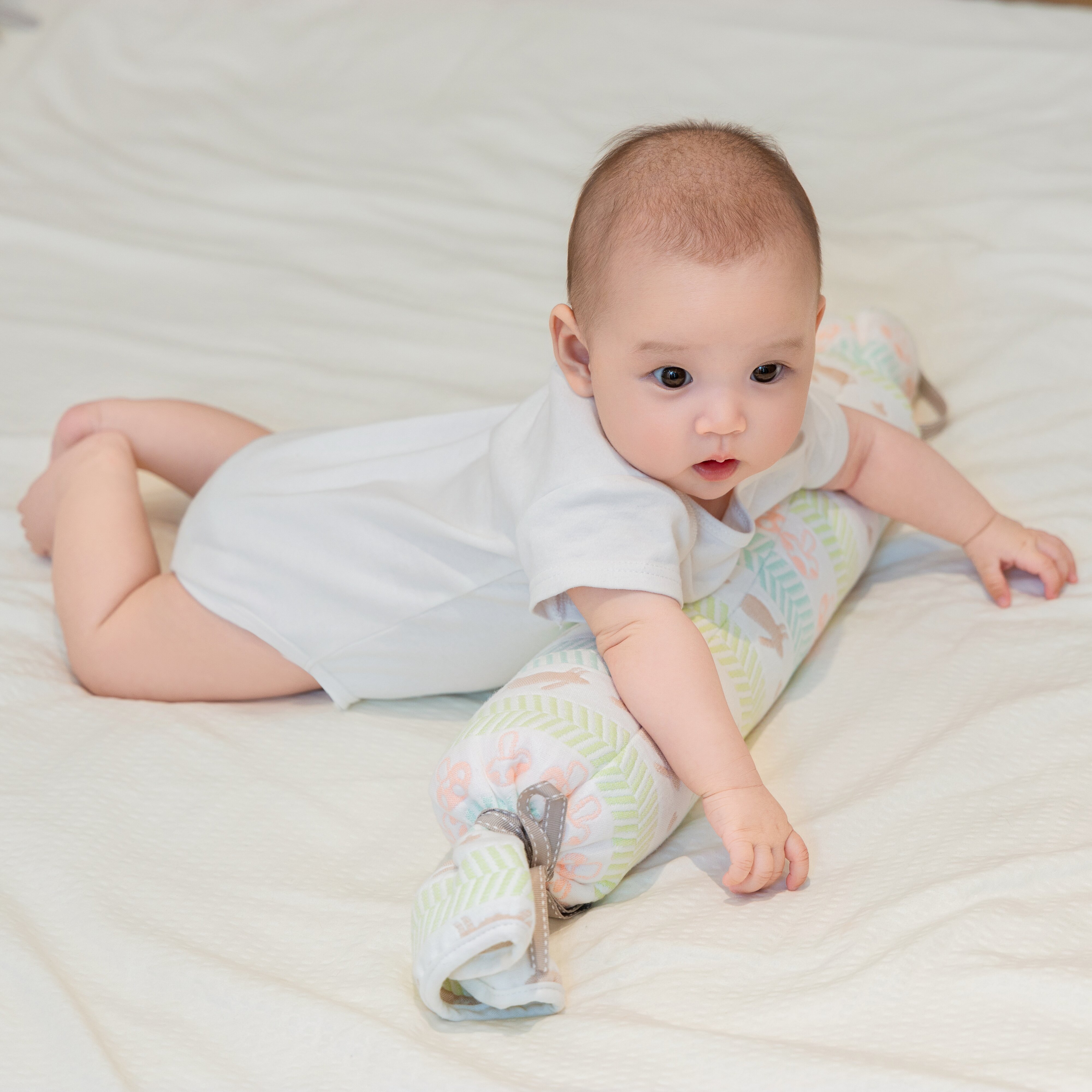雅赞【福利品】「糖果枕」【包邮】家用幼儿园可爱简约透气吸汗抱枕