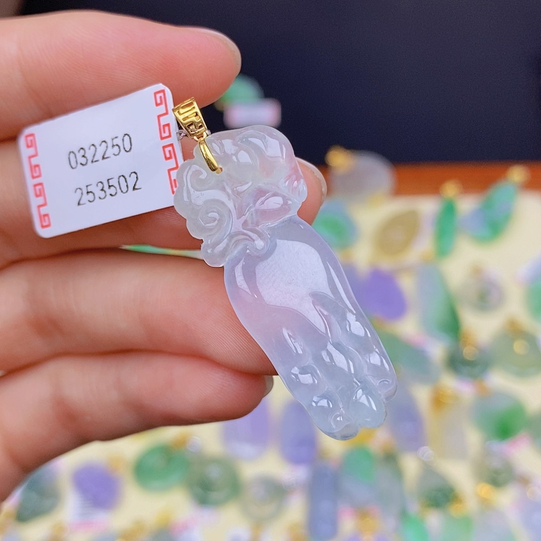 翡翠颈饰18K金镶嵌翡翠