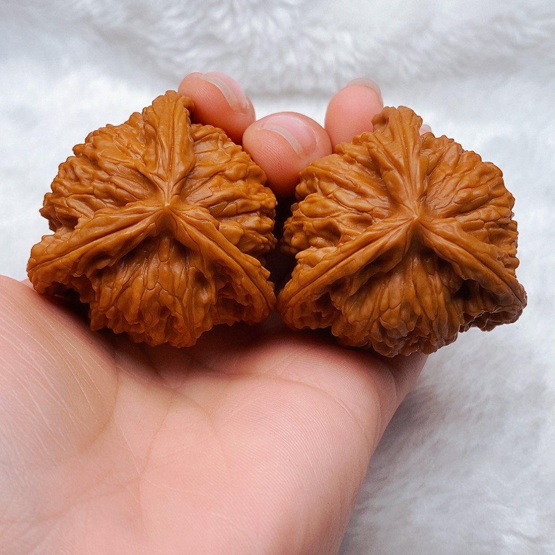 玉***澄文玩核桃吊坠三棱