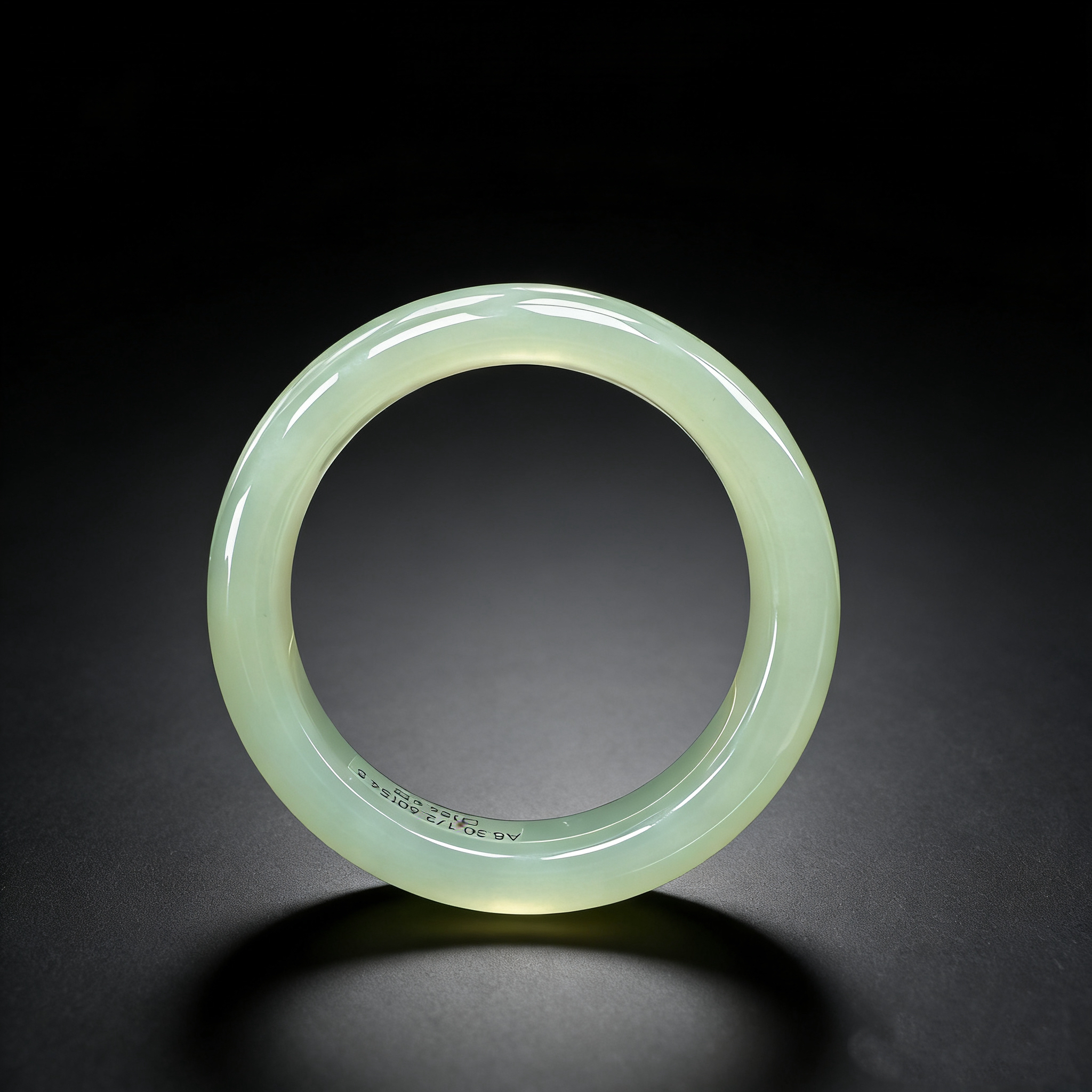 天然和田玉高品质晴水色玉镯子高雅气质款冰透葡萄肉