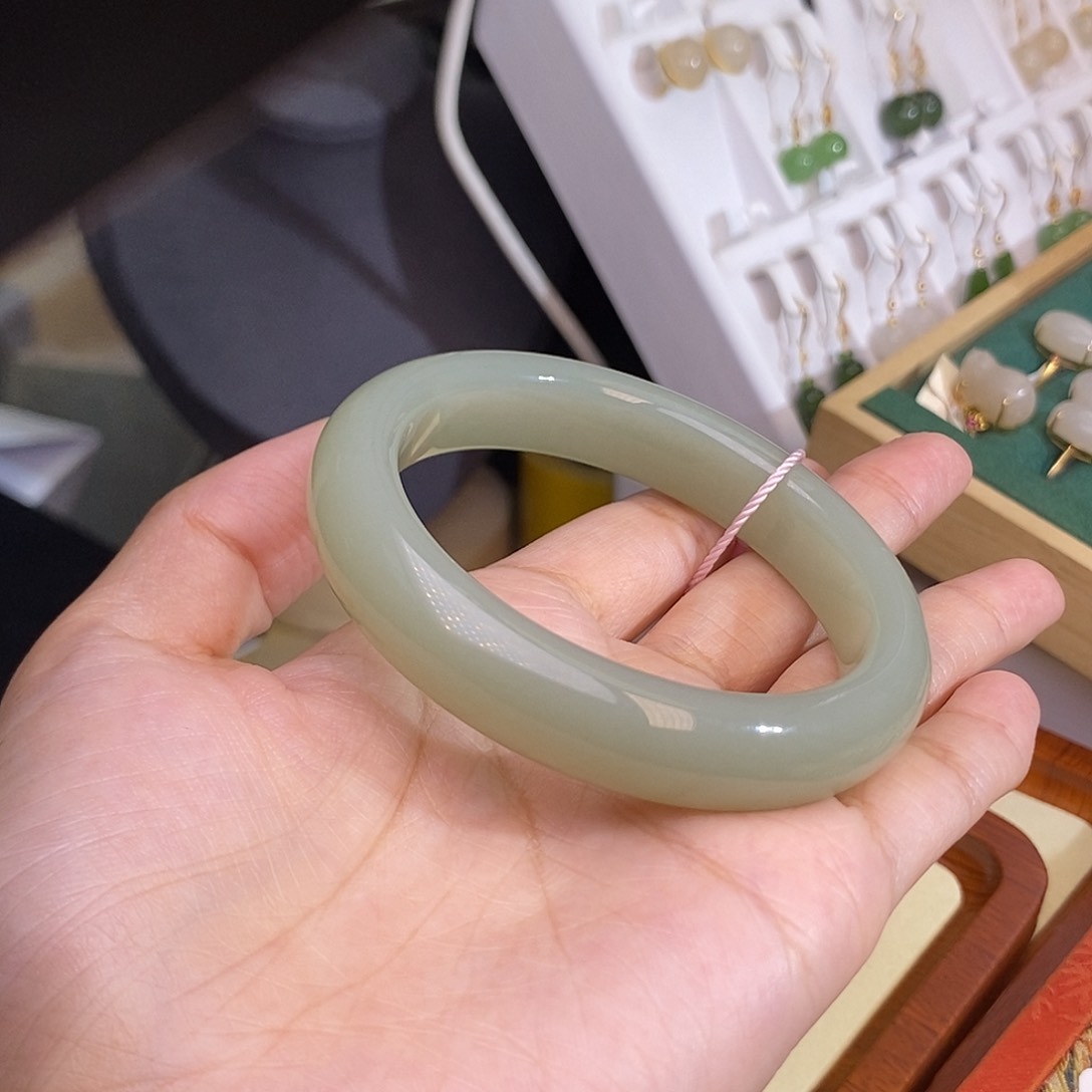 和田玉补贴福利且末料小轮胎手镯56未镶嵌一****?