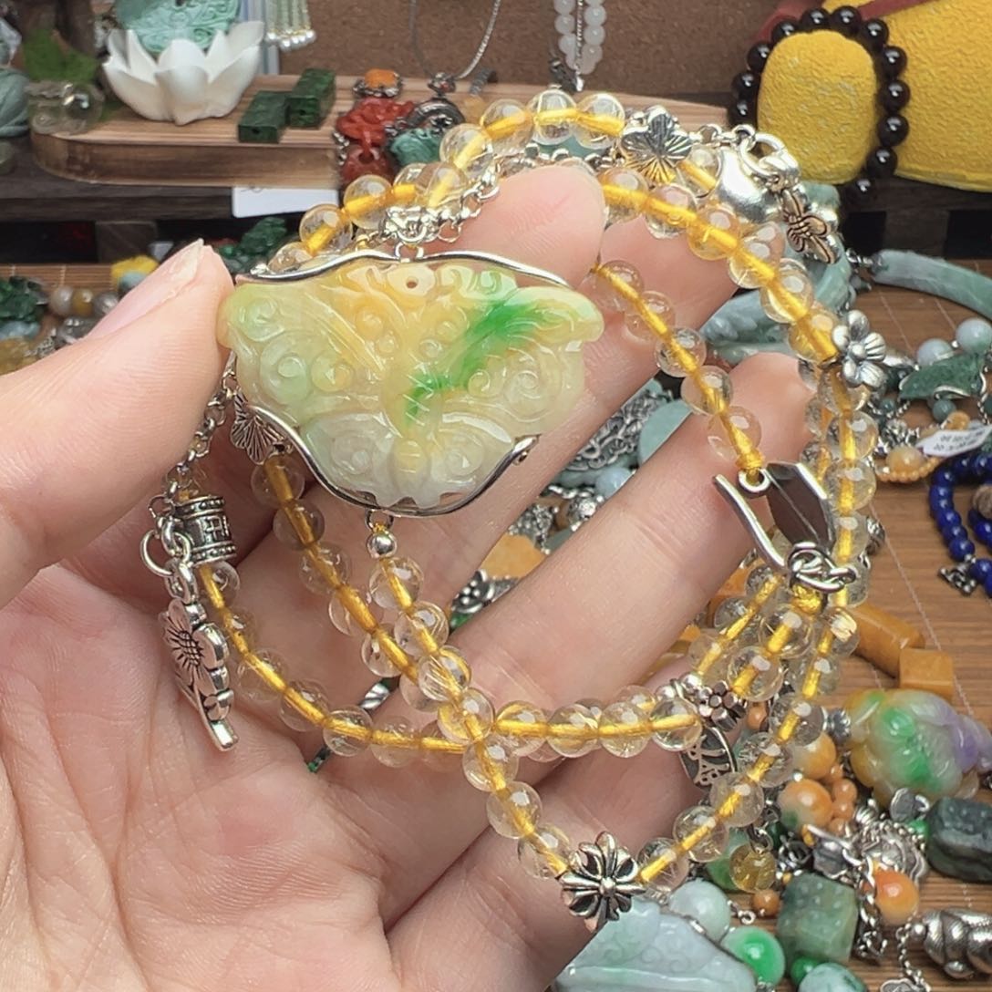 用***7翡翠未镶嵌颈饰吊坠