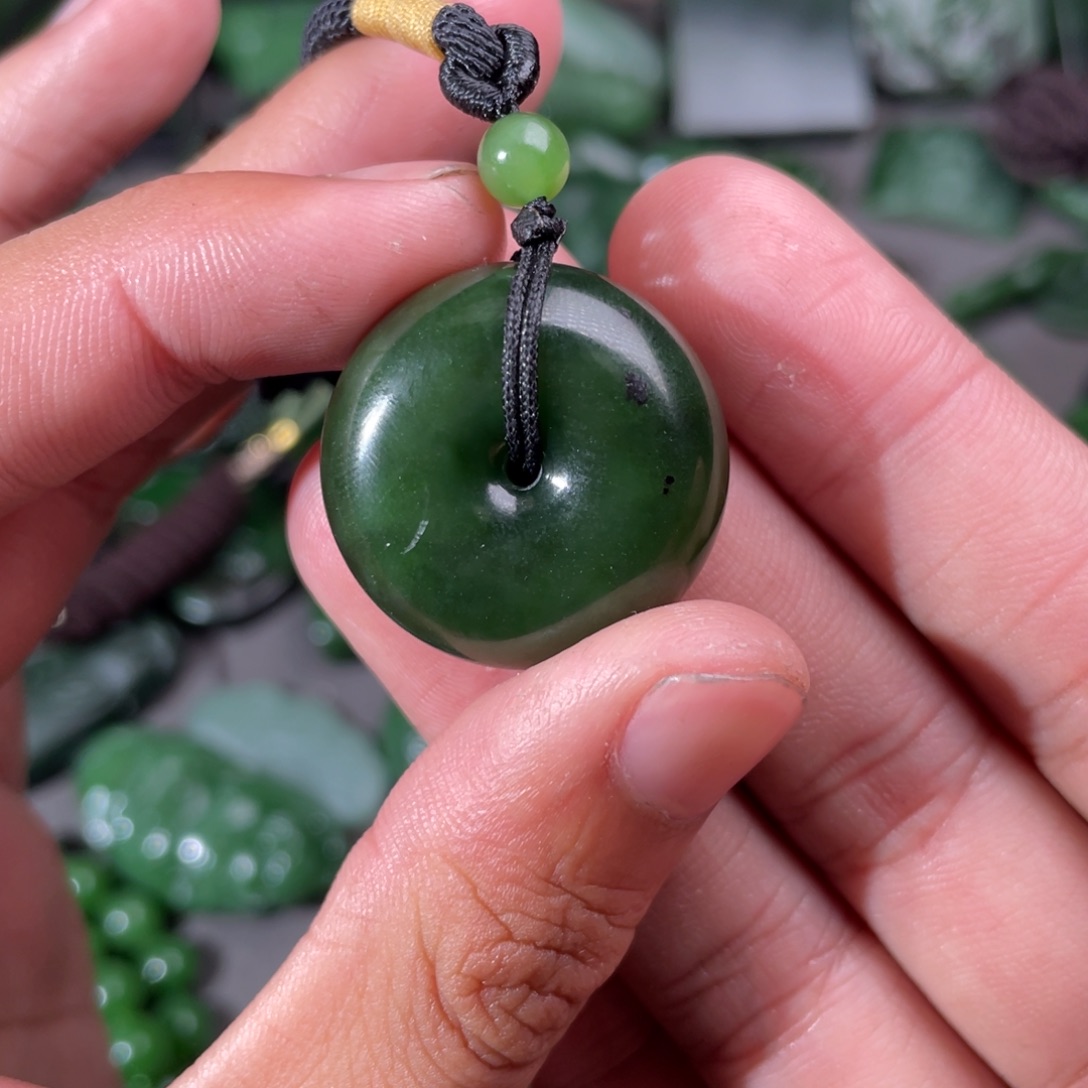 和田玉（碧玉）颈饰未镶嵌