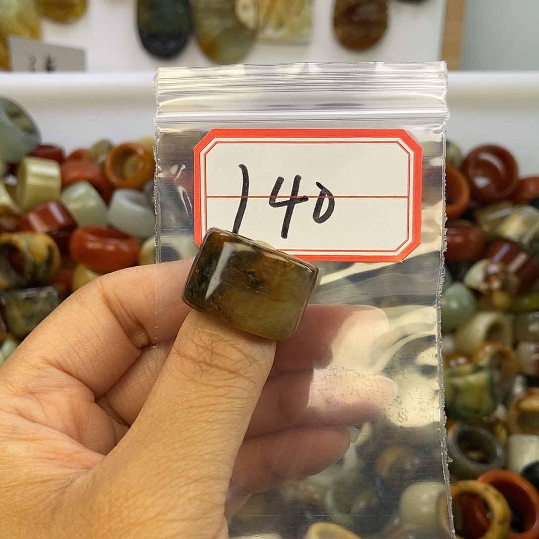 是***呀蛇纹石玉未镶嵌戒指