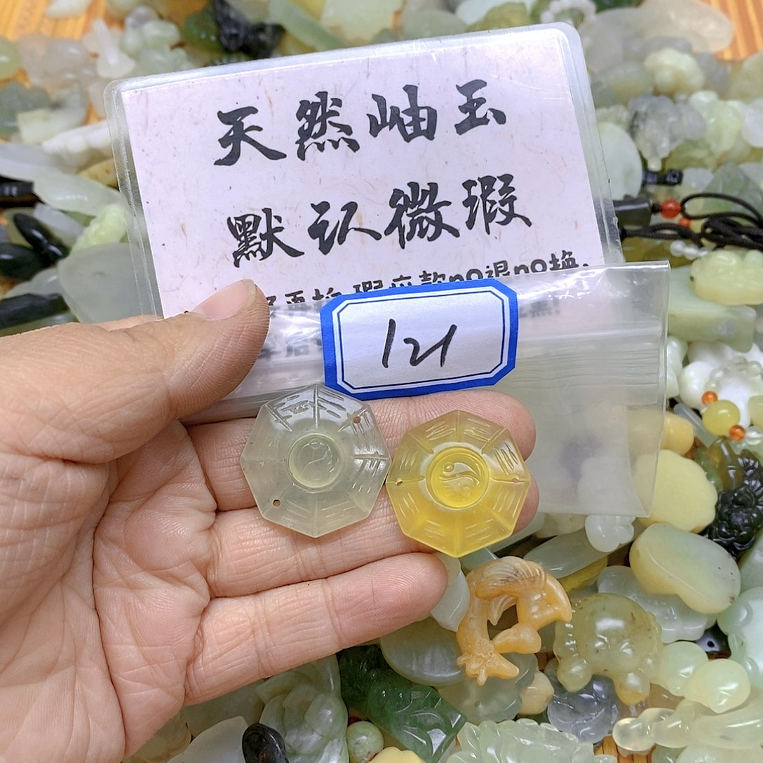 蛇纹石玉颈饰足金镶嵌121