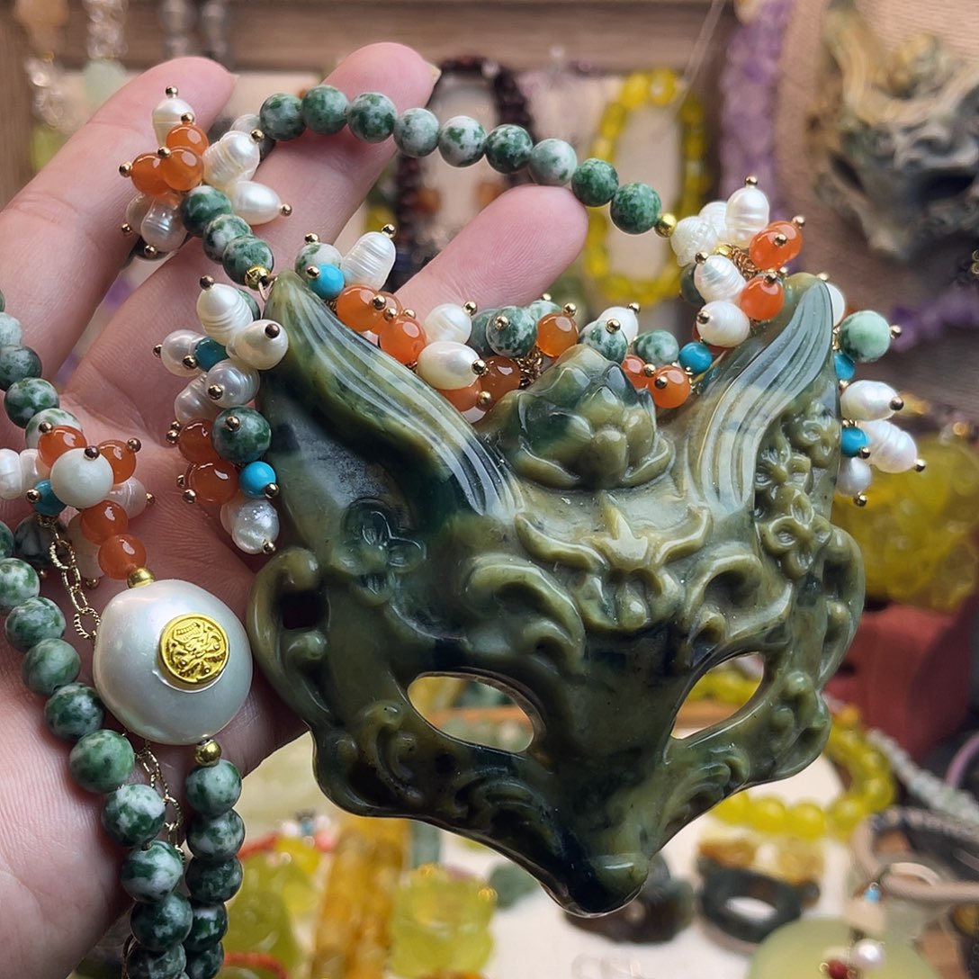 未镶嵌蛇纹石玉吊坠