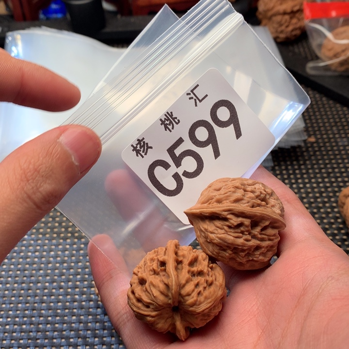 吊坠文玩核桃玖月