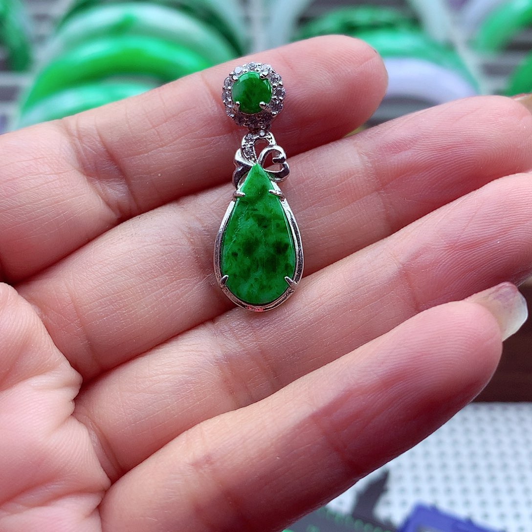 翡翠颈饰银S925镶嵌翡翠