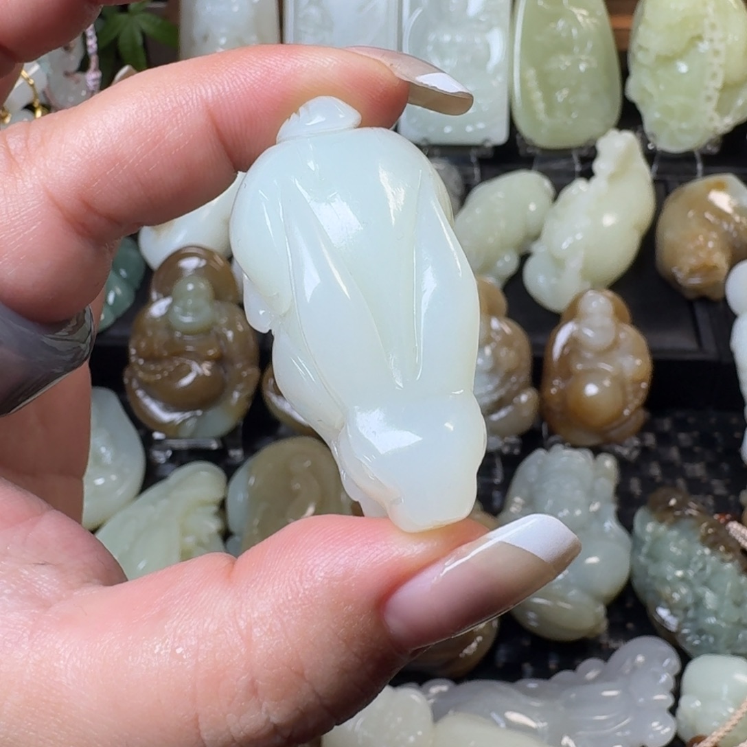 O***好和田玉未镶嵌颈饰