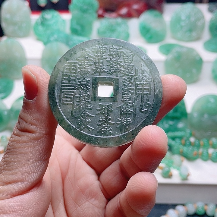 石英质玉未镶嵌颈饰