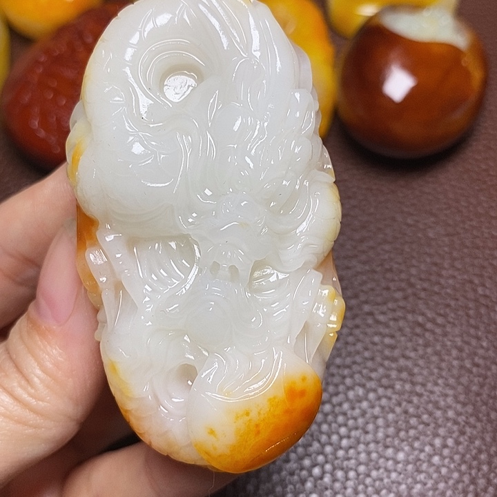马***青和田玉未镶嵌颈饰