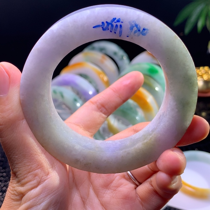 哦***哼定制翡翠未镶嵌手镯