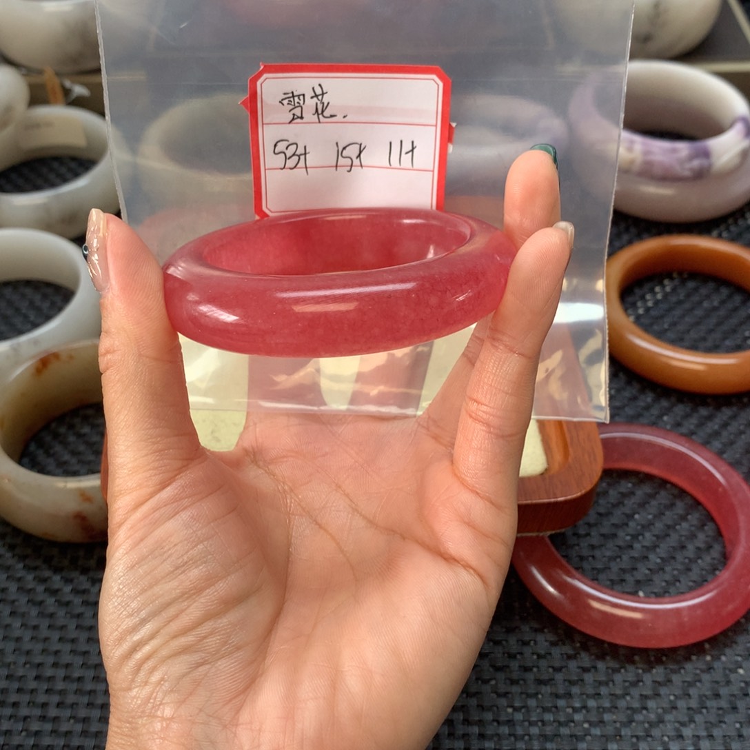 ***石英岩玉未镶嵌手镯