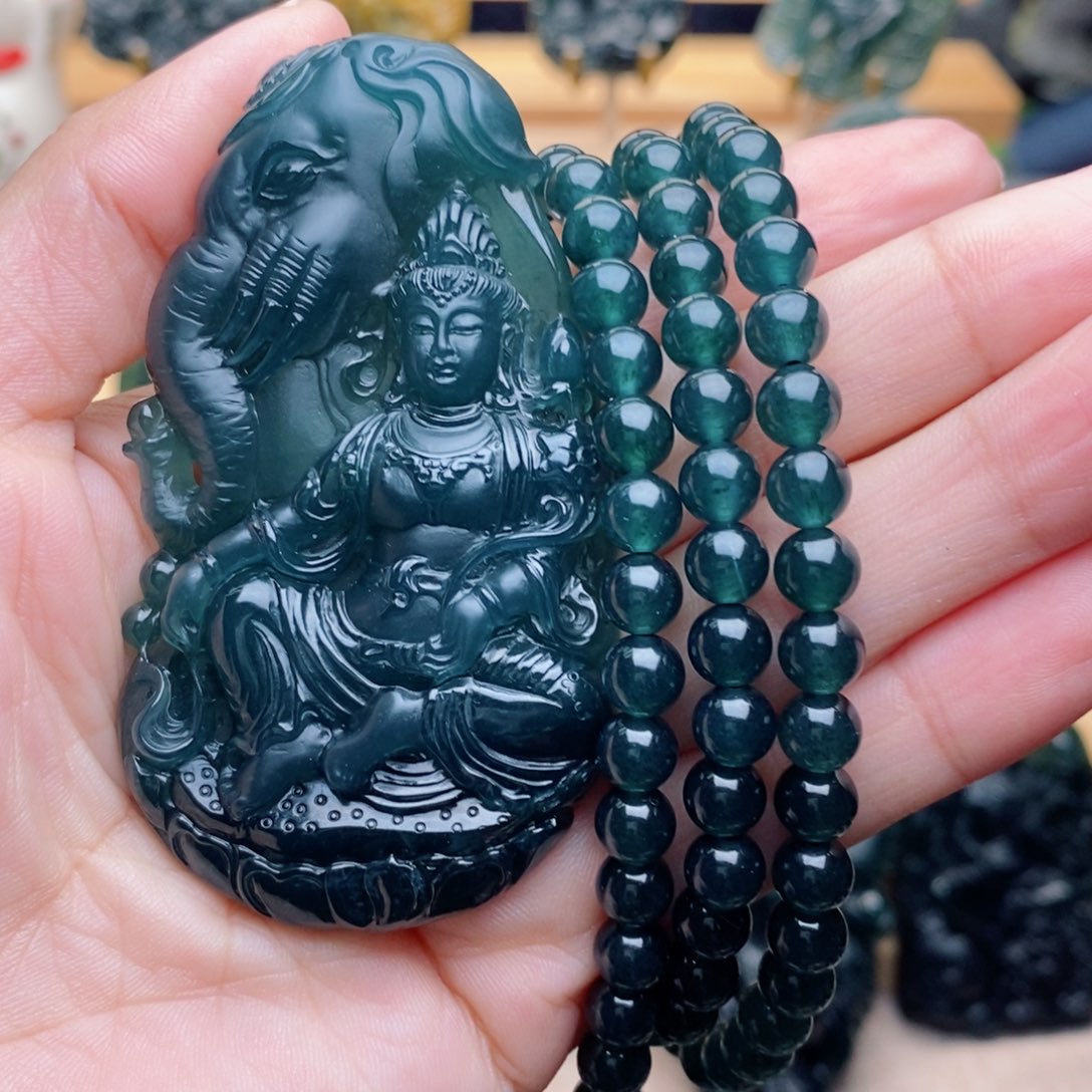 翡翠颈饰未镶嵌陕****！普贤