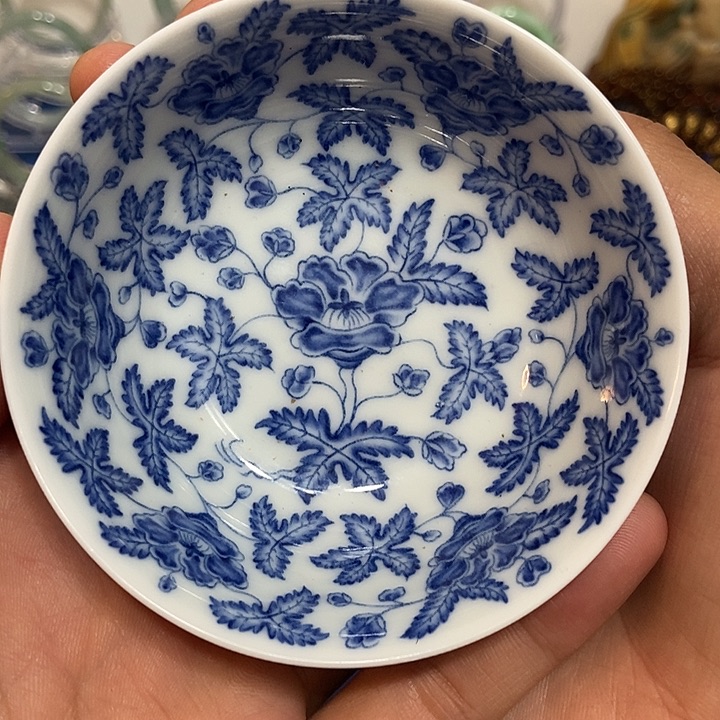 独***身青花手绘设计风格的