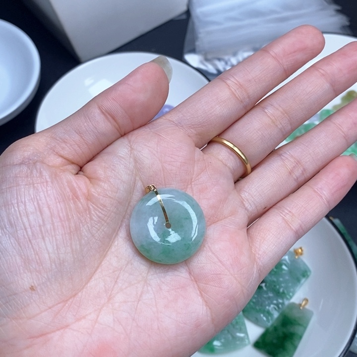 冰***月翡翠18K金镶嵌颈饰翡翠