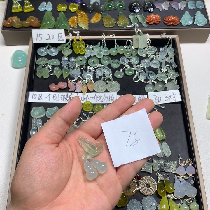 大***絮蛇纹石玉合金耳钉