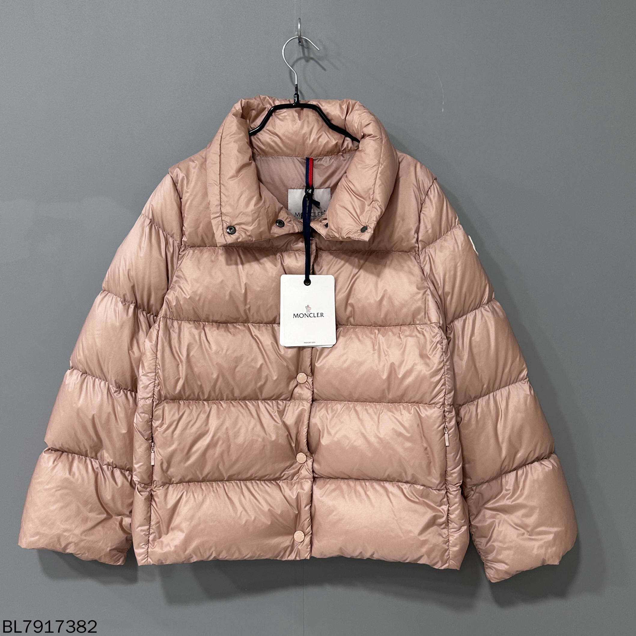 未使用 MONCLER 裸粉色aude系列羽绒服/1码/17382