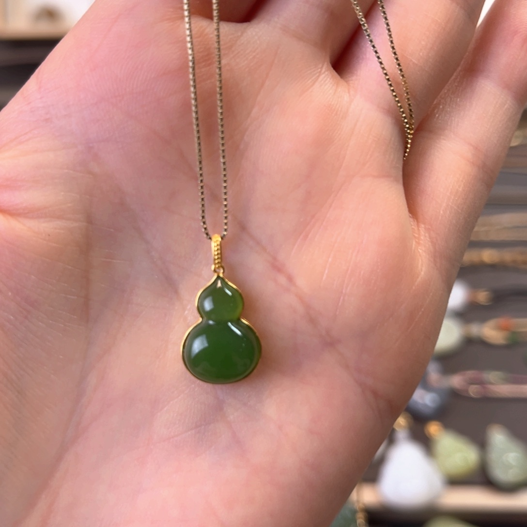 和田玉颈饰18K金镶嵌?*夕葫芦