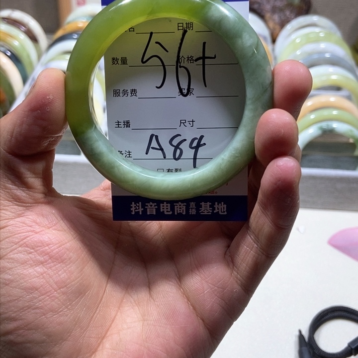 蛇纹石玉手镯未镶嵌水****?