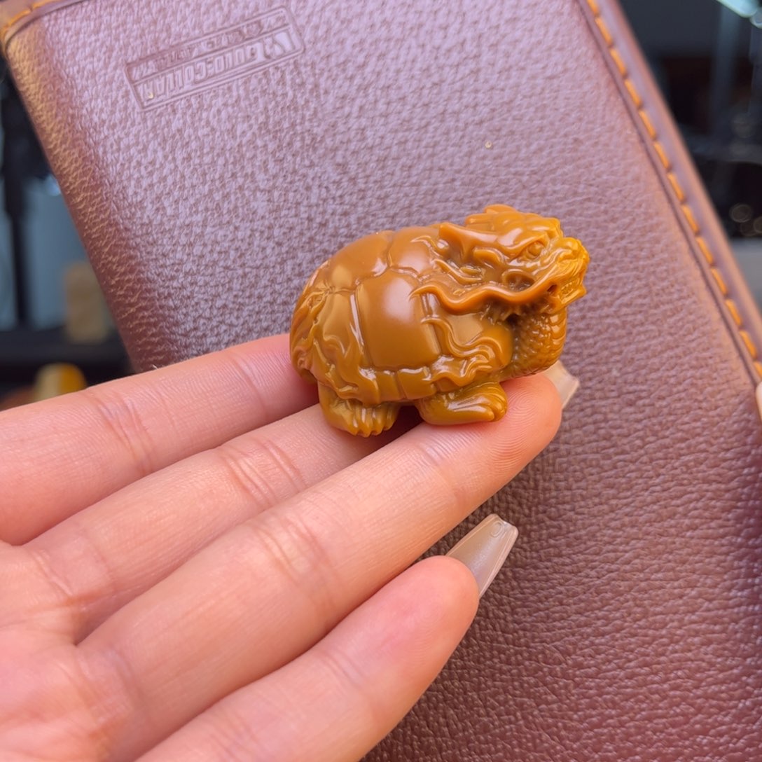 石英质玉黄蜡石吊坠未镶嵌黑**主