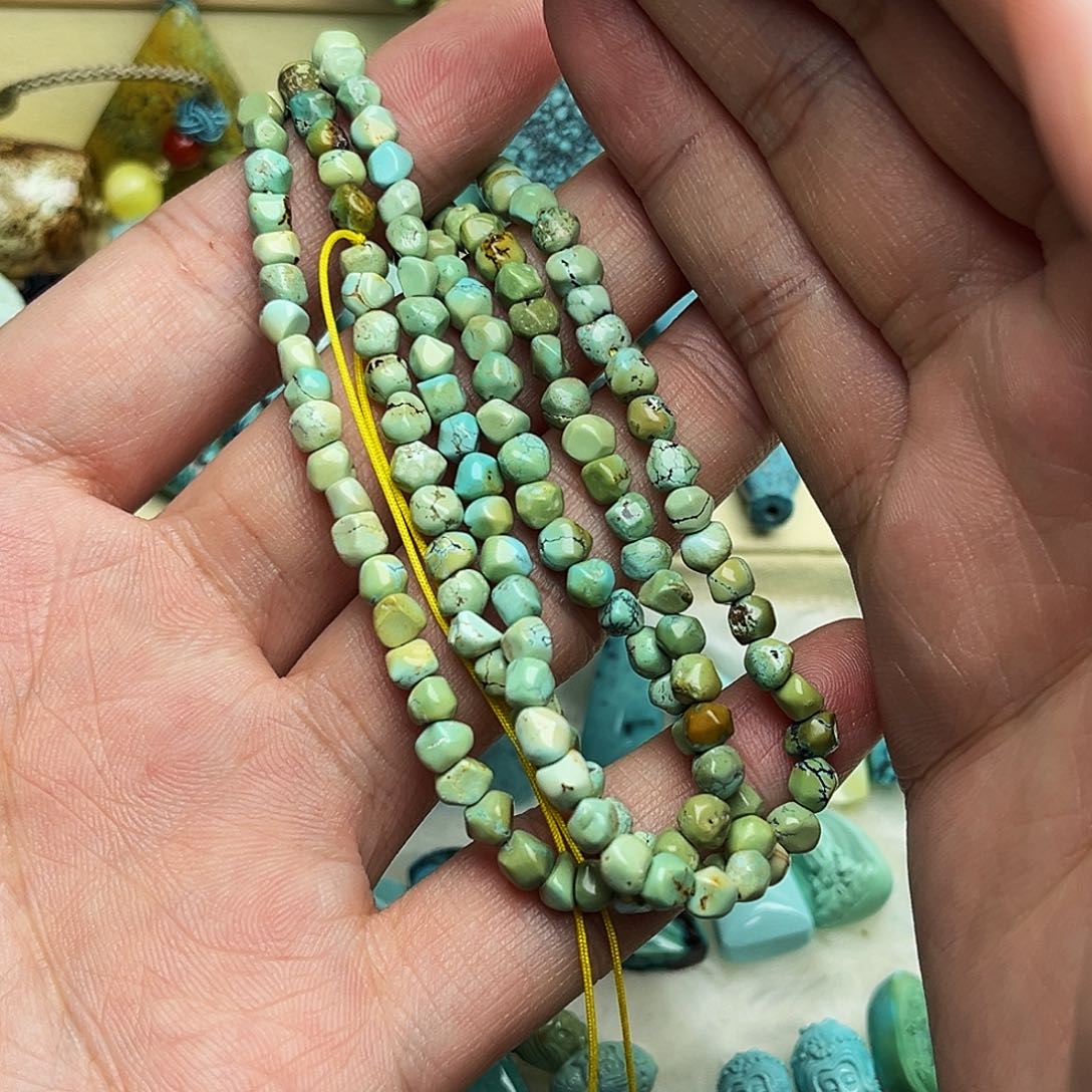 绿松石配饰未镶嵌