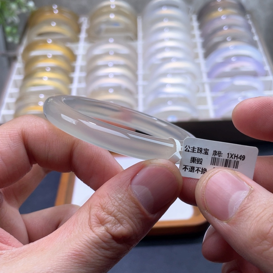 玛瑙/玉髓手镯未镶嵌披****?56.1*9.2*7.9