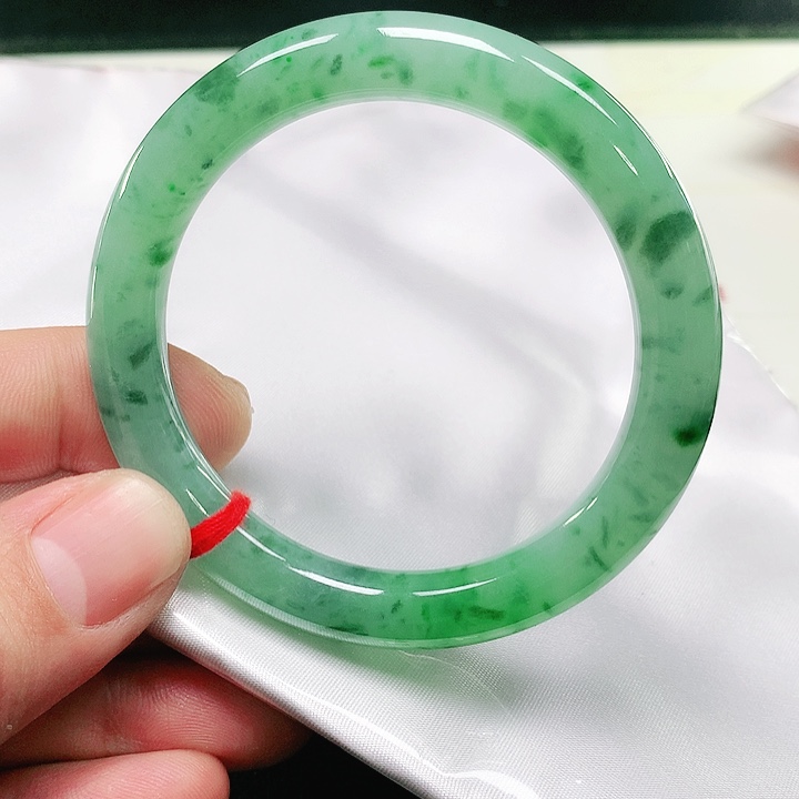 翡翠手镯（圆镯）未镶嵌翡翠手镯未镶嵌