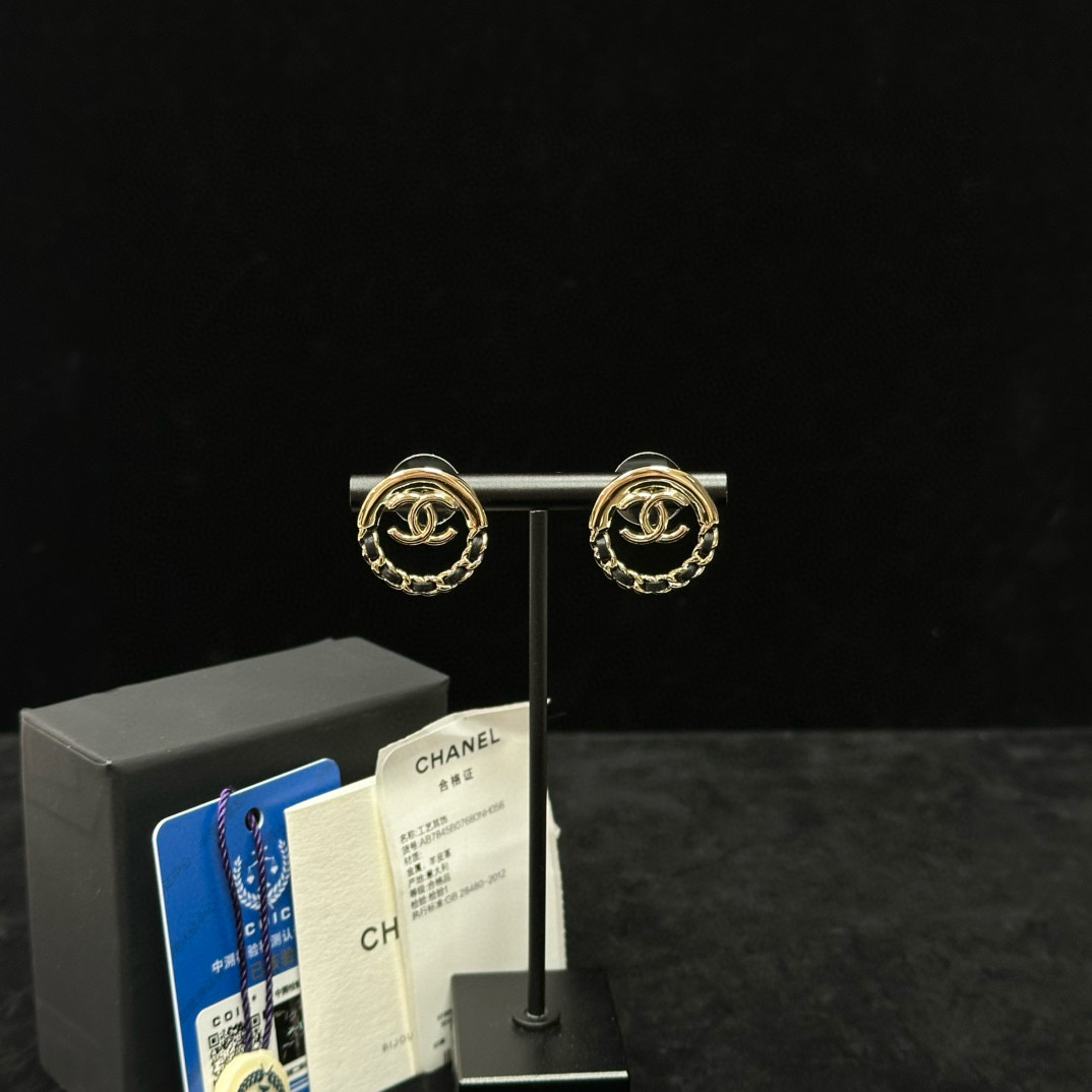 99新 Chanel/香奈儿 24V双C圆环镂空皮穿链耳钉 27058