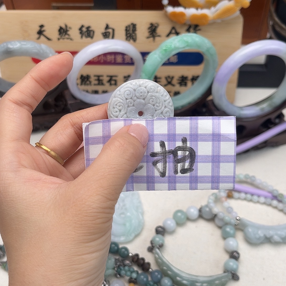 凉***°翡翠未镶嵌手链翡翠