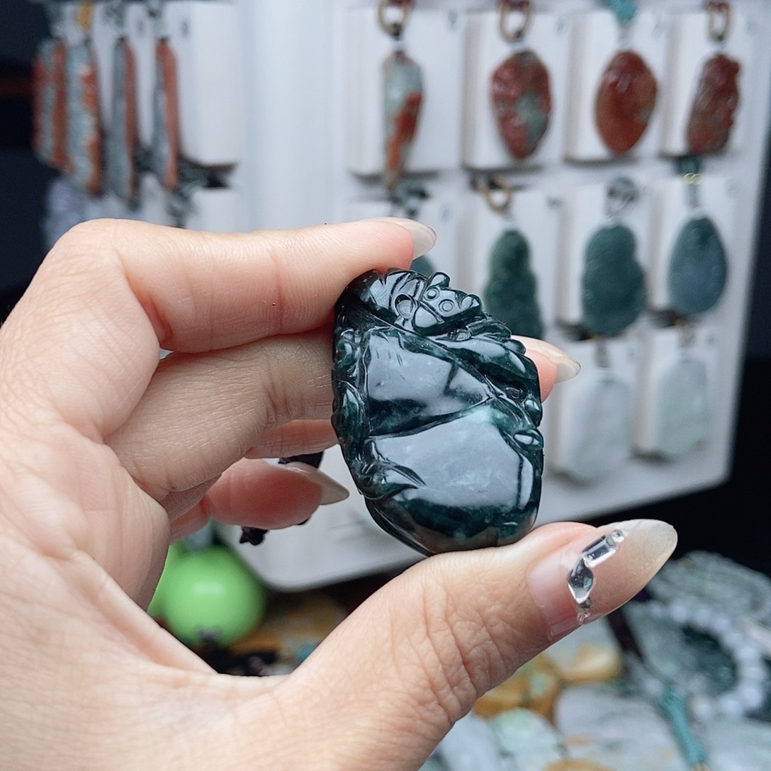 翡翠颈饰未镶嵌翡翠