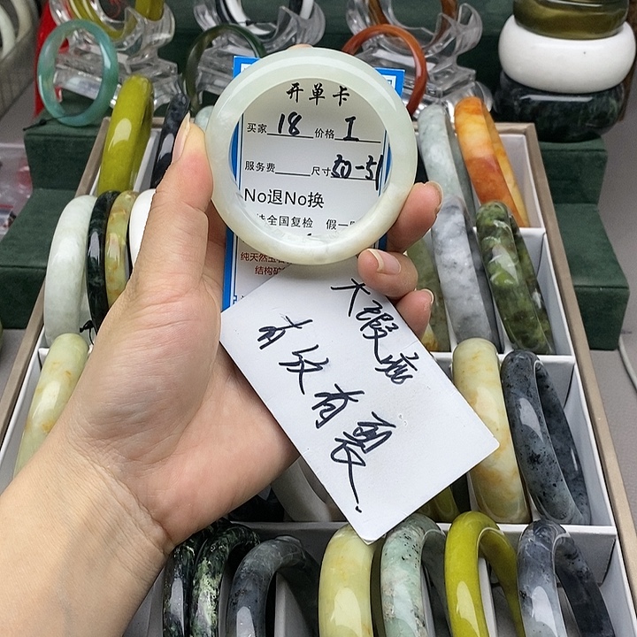 蛇纹石玉未镶嵌手镯