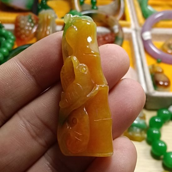 翡翠颈饰未镶嵌翡翠