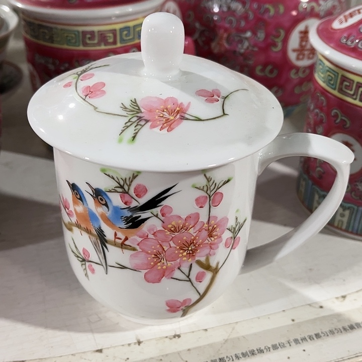 瓷片景德镇陶瓷杯子。手绘。