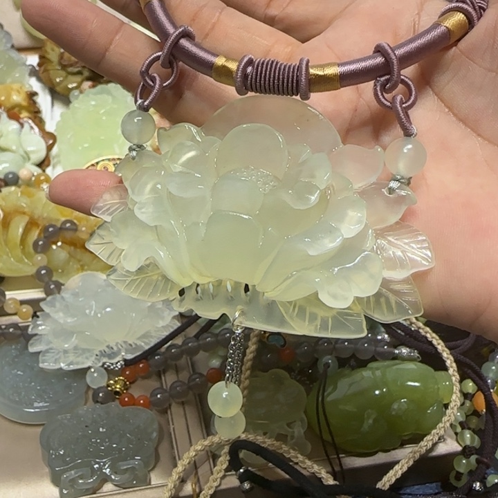 蛇纹石玉吊坠未镶嵌