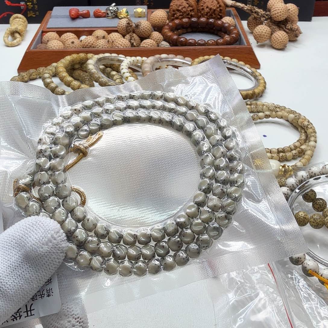 星月菩提吊坠28创世糯冰青瓷半壁无相6左右108