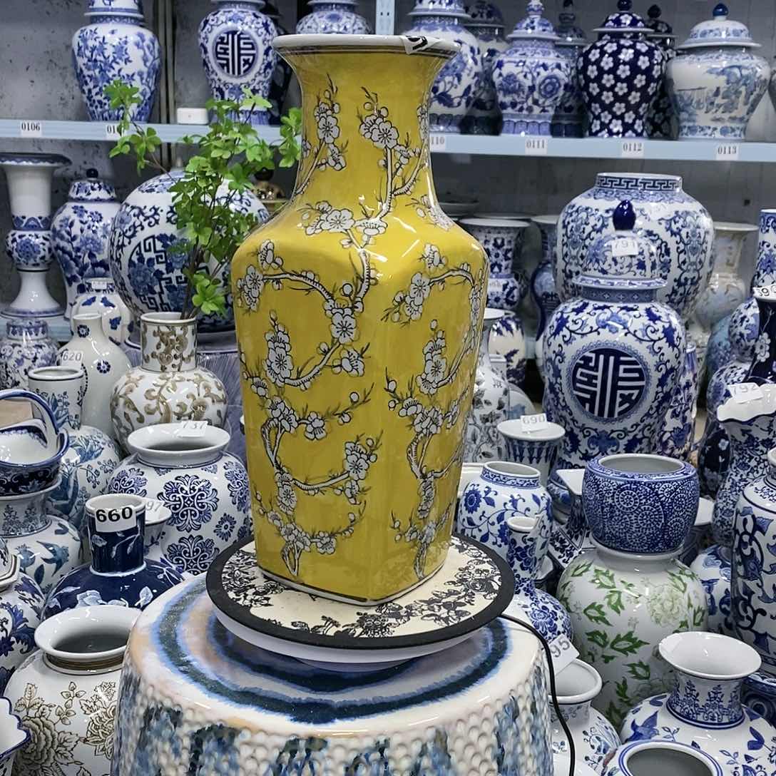 【闪购商品】摆件冰梅鱼尾瓶瓷器……………………
