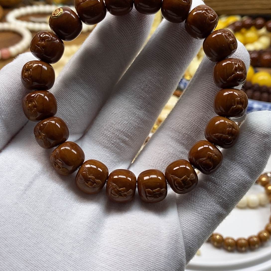 橄榄核手串雕刻美背