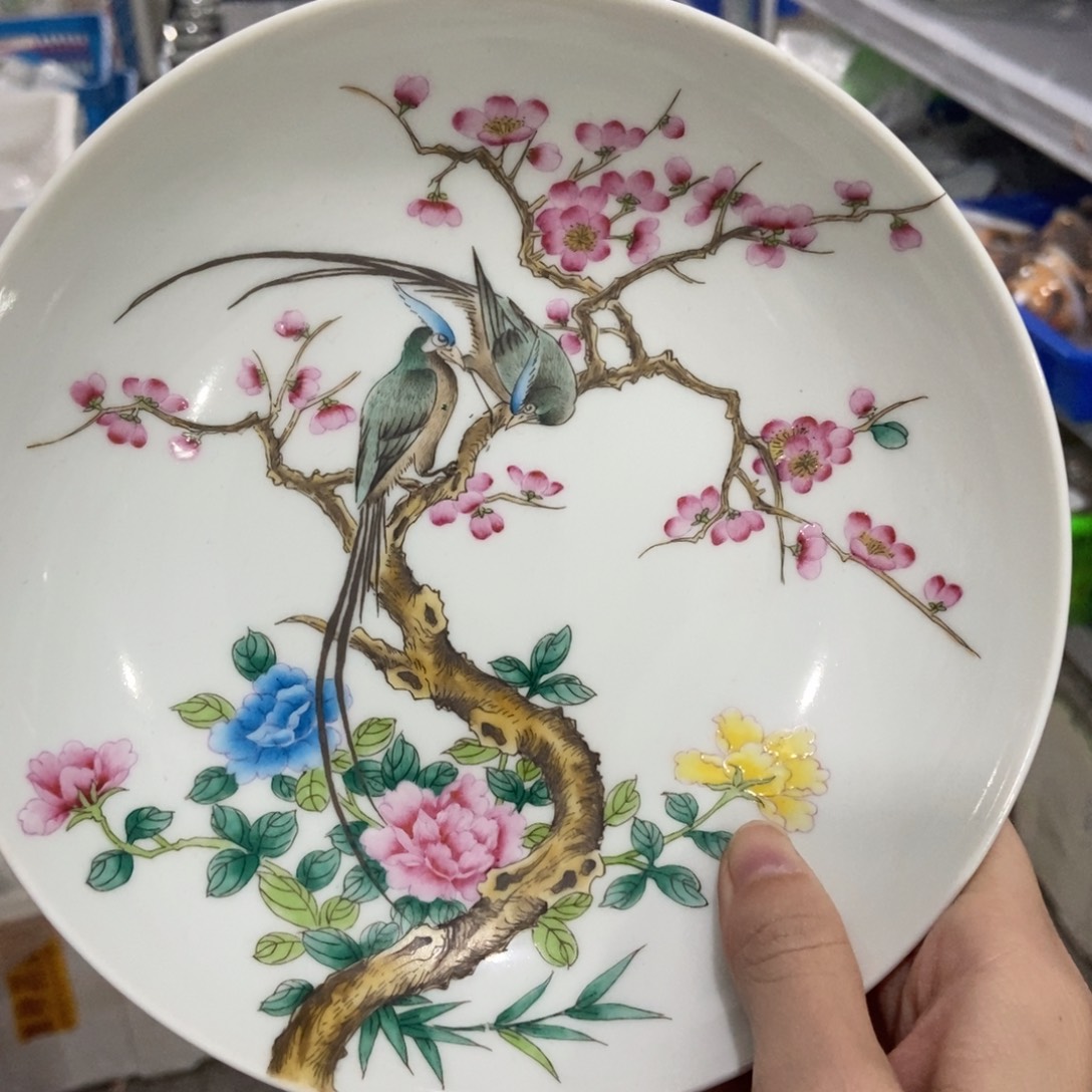 如***4陶瓷的设计师是在用