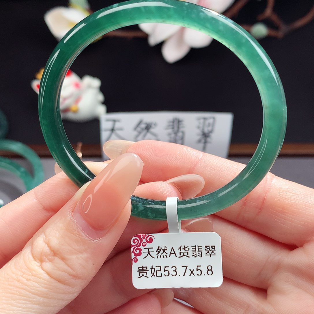 翡翠手镯（圆镯）未镶嵌浅*