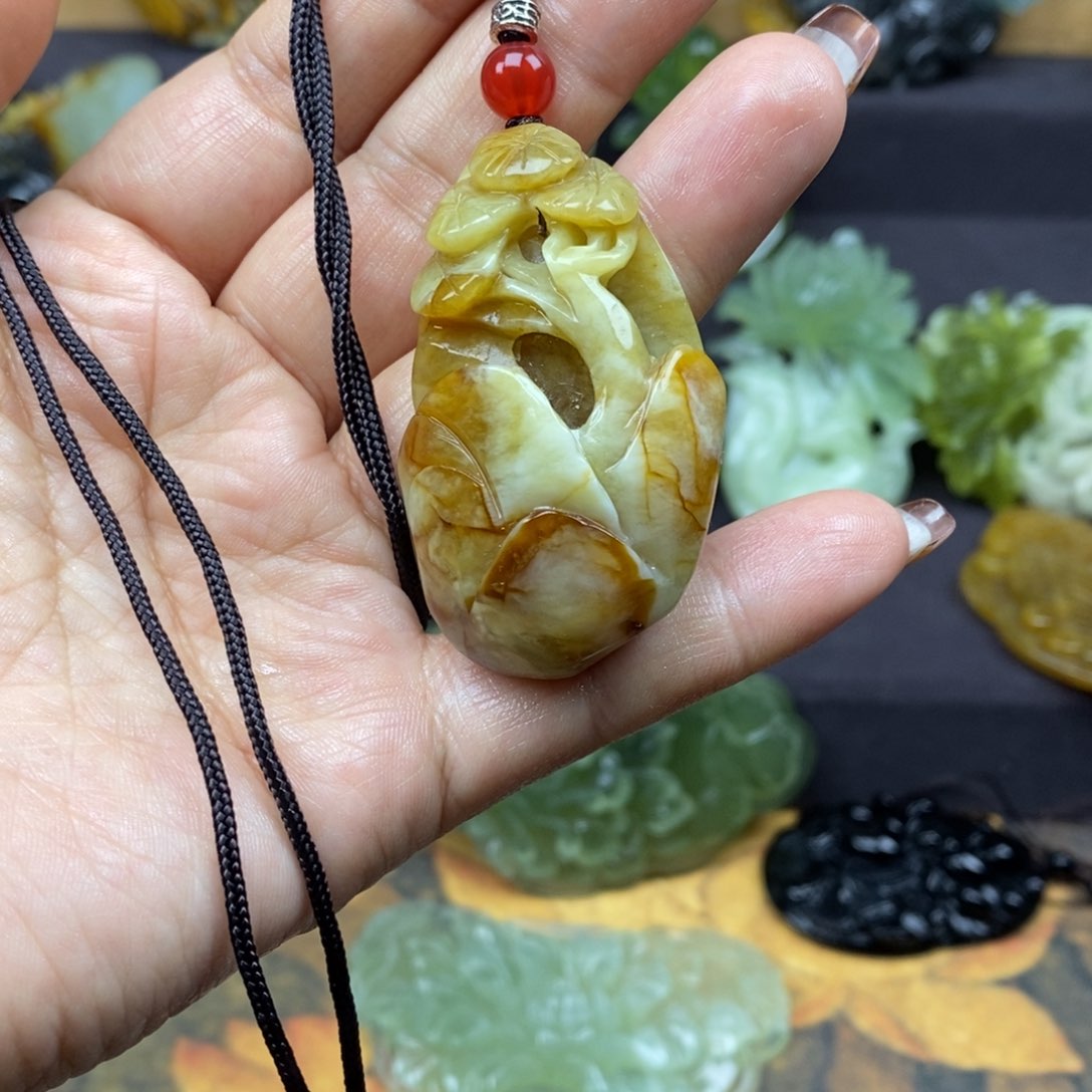 蛇纹石玉颈饰未镶嵌