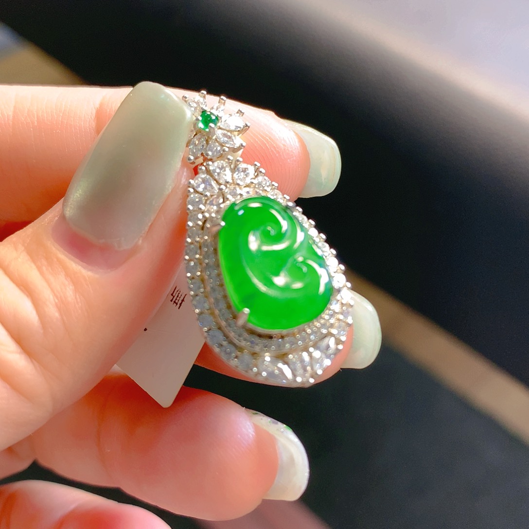 翡翠颈饰未镶嵌翡翠