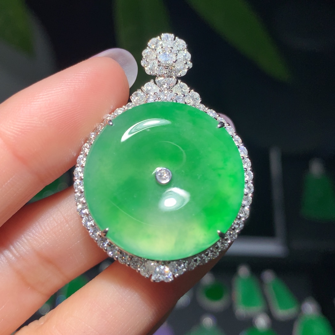 翡翠颈饰18K金镶嵌翡翠